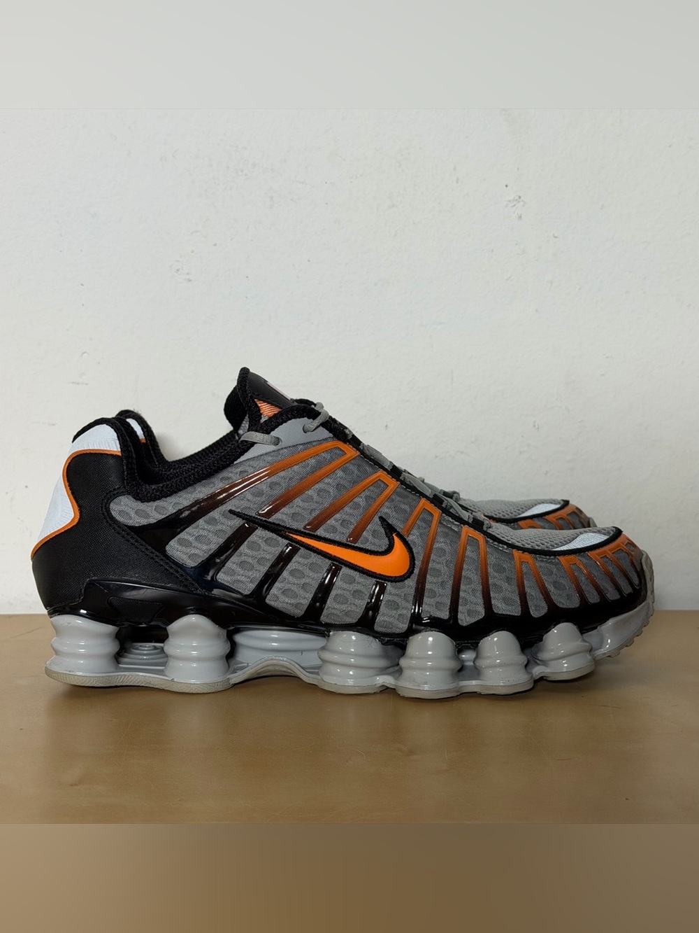 Nike Shox TL Light Smoke Grey Black Bright Mandarin AV3595-011 Men’s Size 10.5